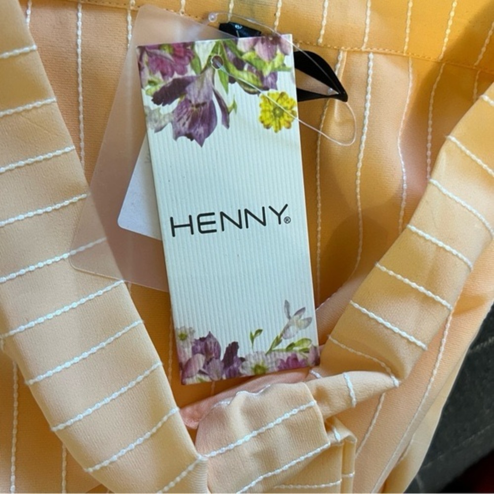 NWT  Peach Bell Sleeve Henny Blouse with Tie Front  Womens Medium - Picture 11 of 11